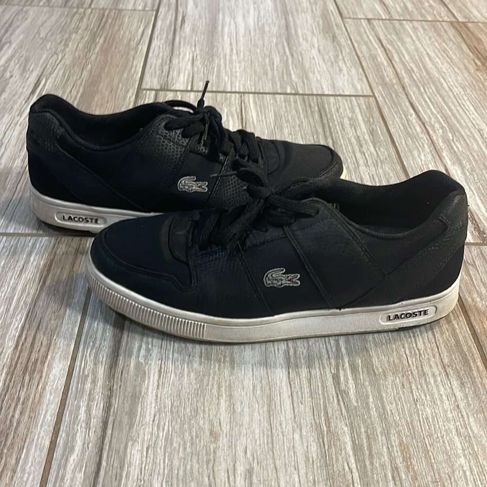 Lacoste men’s thrill skin tennis shoes size 11 in good condition